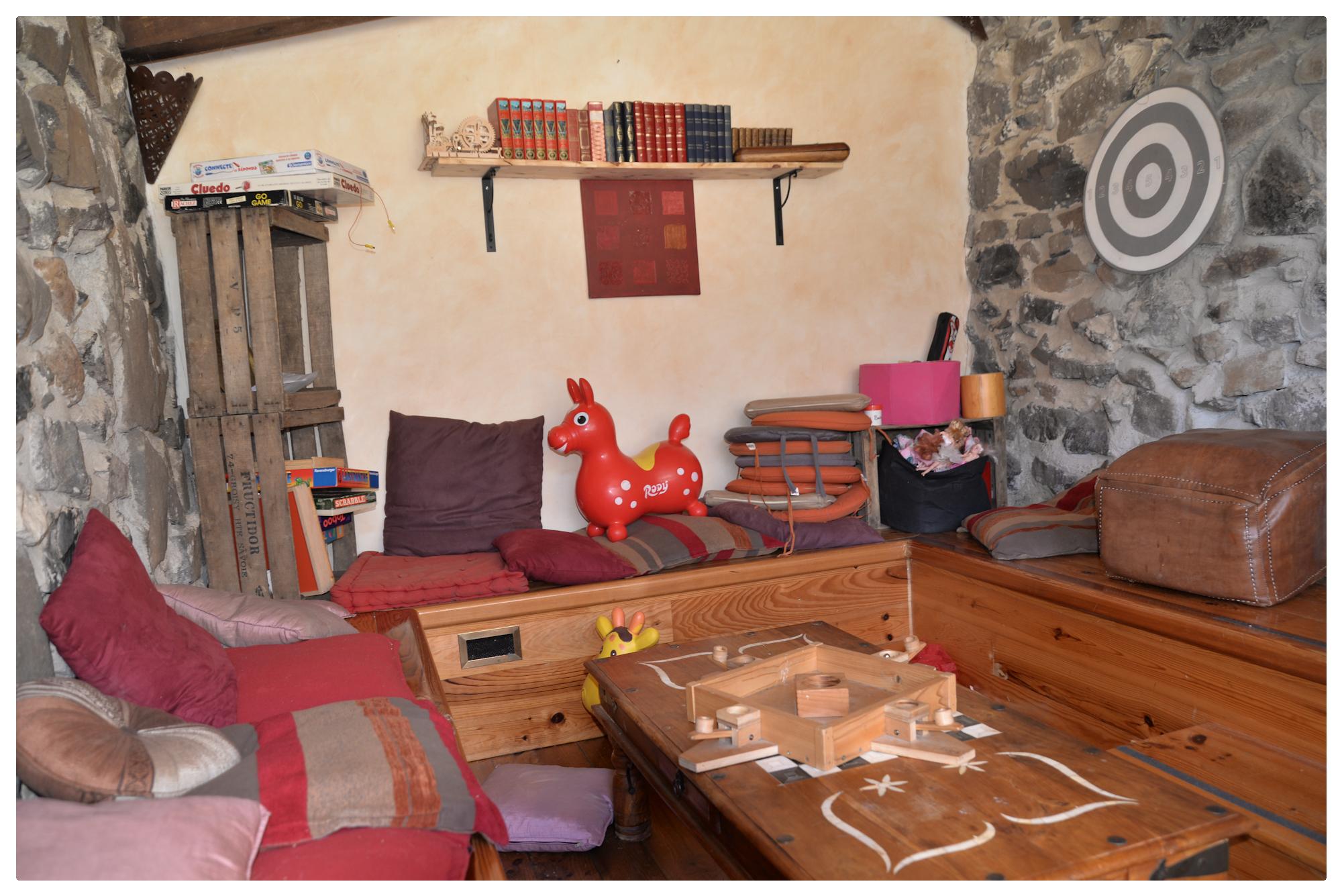 Logis Hotel-Restaurant La Mere Biquette Saint-Pons  Bagian luar foto